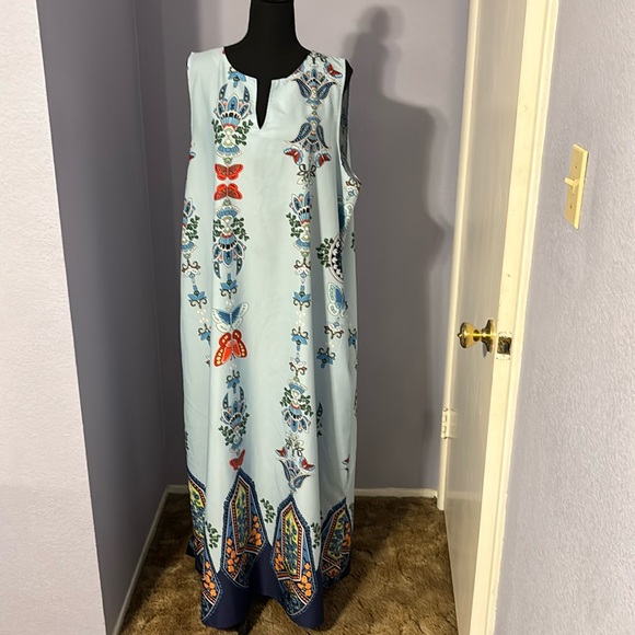 Dresses & Skirts - Woman’s Maxi Dress